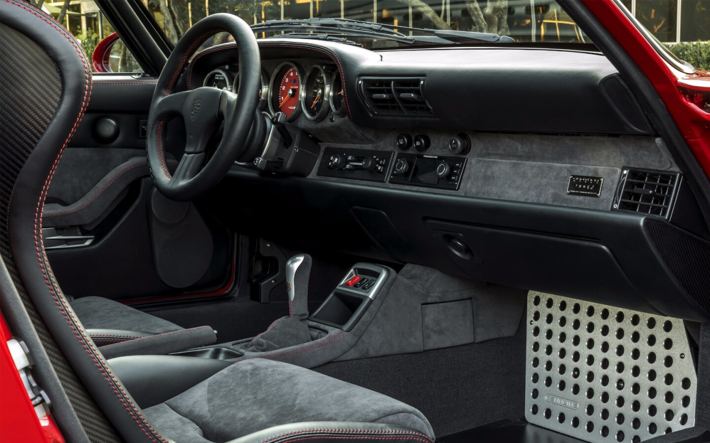 Behind the wheel of the Gunther Werks 400R