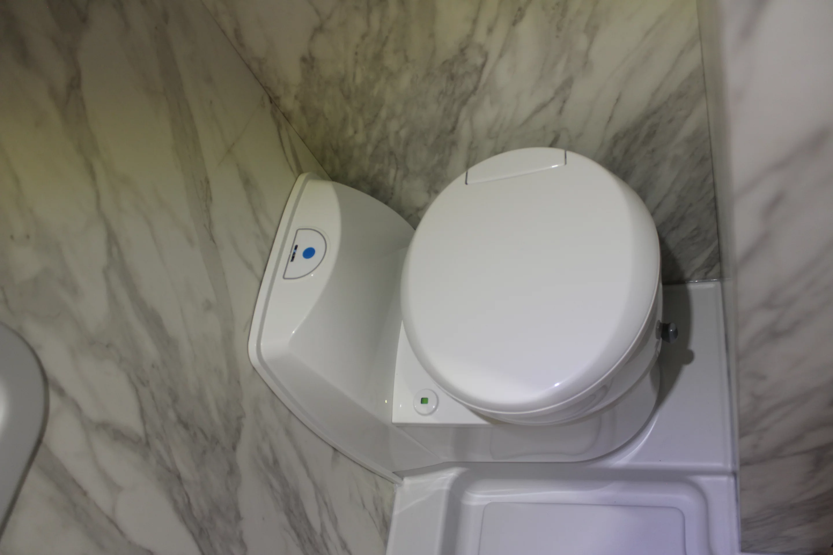 Swan 699 cassette toilet