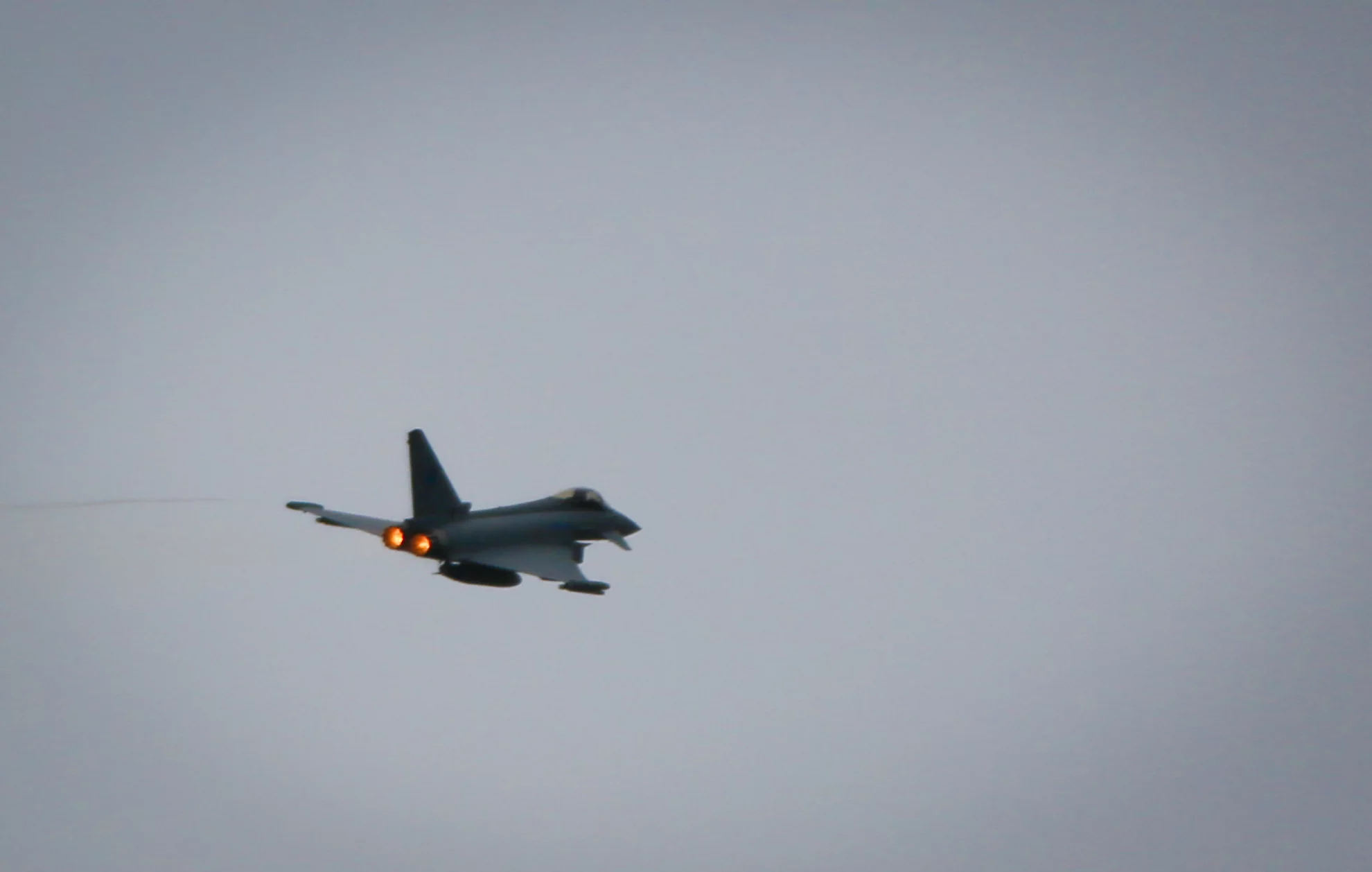 Eurofighter Typhoon roars across Farnborough skies (Photo: Gizmag)