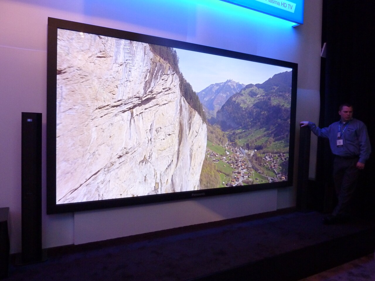World's biggest TV Panasonic's 4K2K 3D 152inch Plasma
