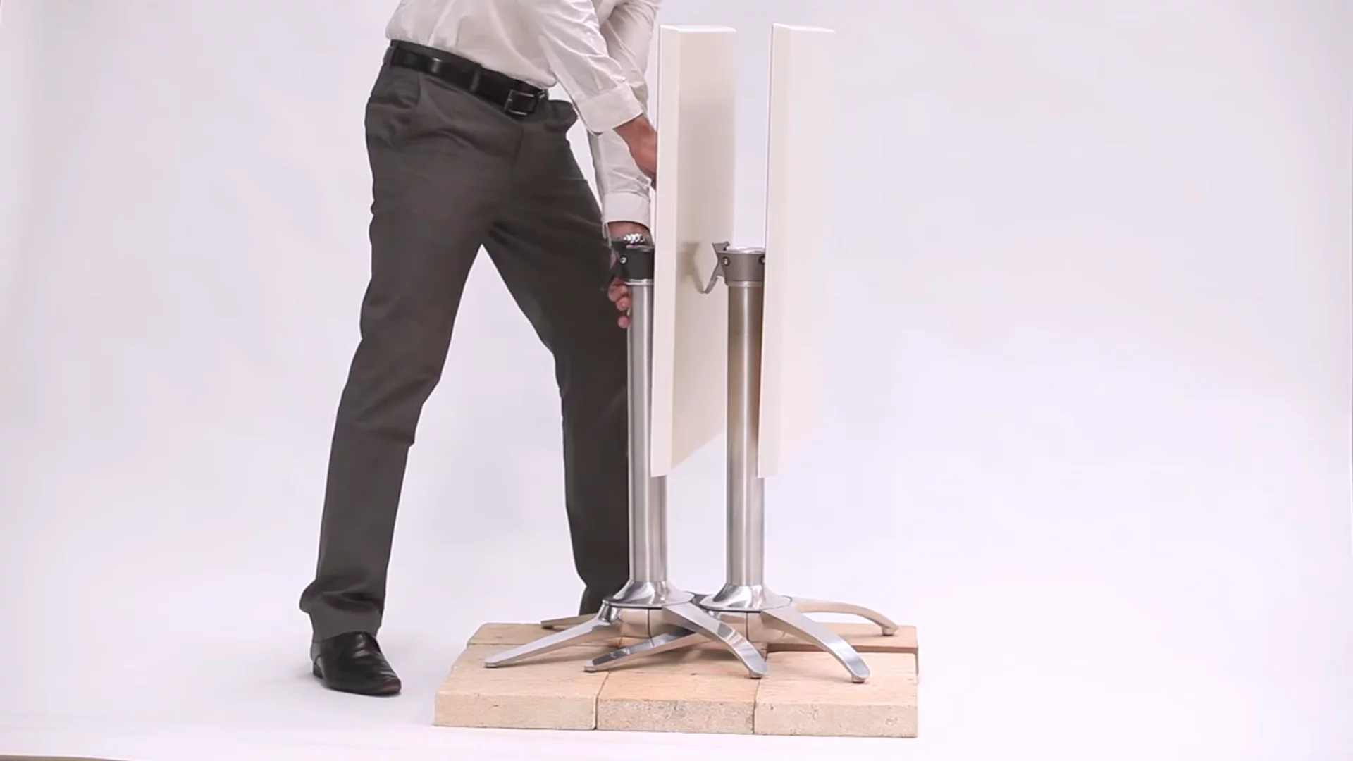 No Rock's Terrace series has two different foot heights, to make them nestable for quick storage