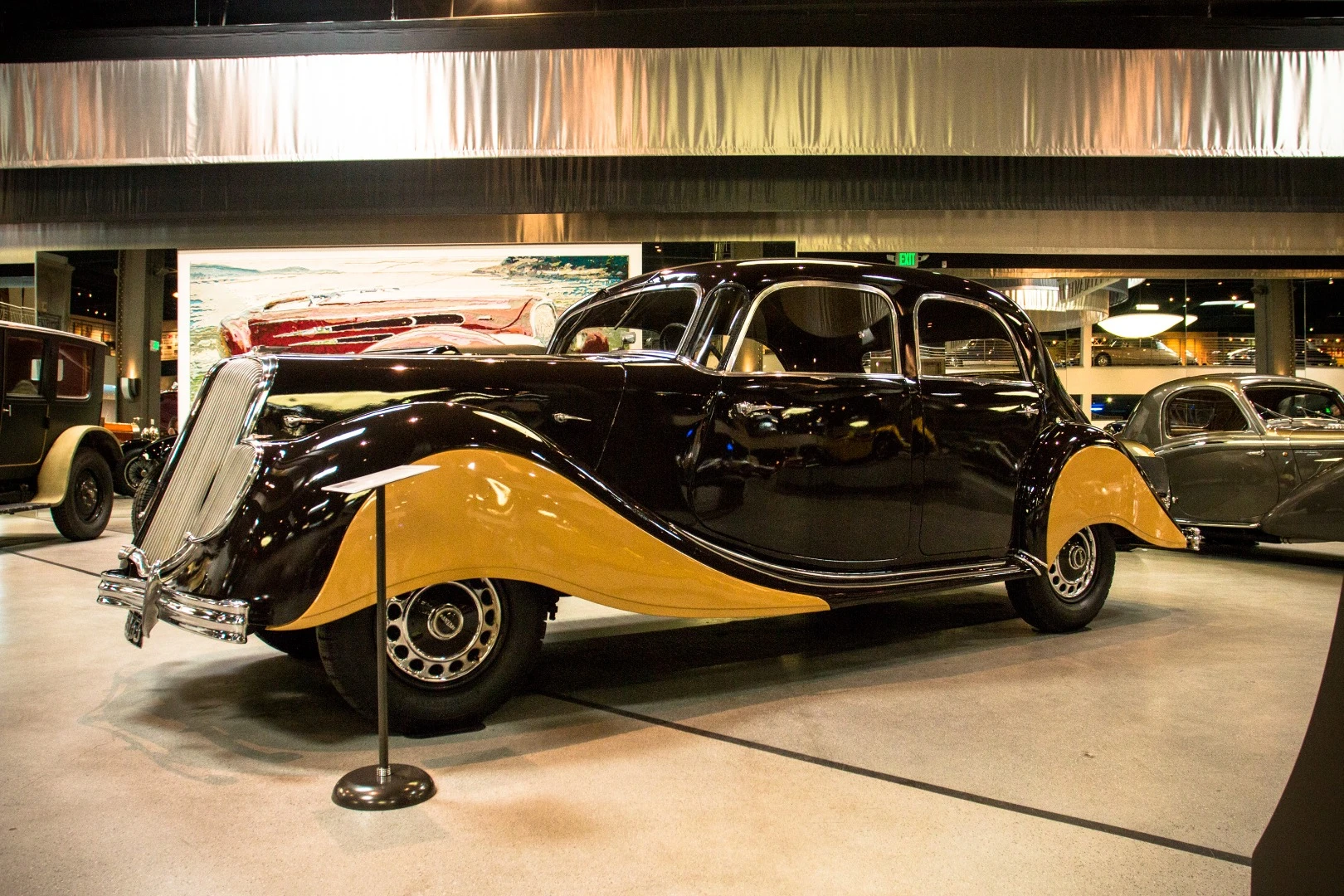 1939 Panhard et Lavassor X81 Dynamic Sedan: used an inline six-cylinder Knight sleeve-valved motor with a 3-speed box and rear wheel drive