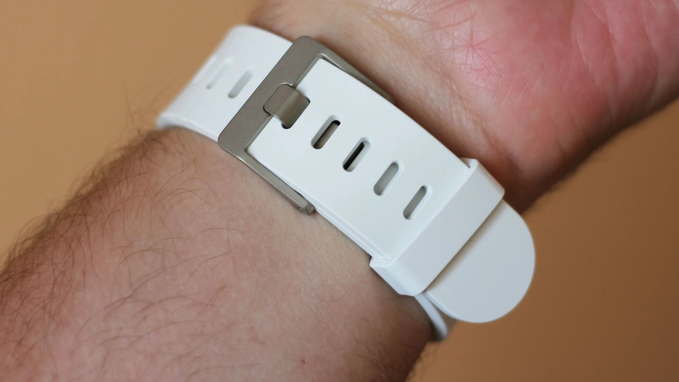 The band is, however, easier to adjust than the one on the Gear Live