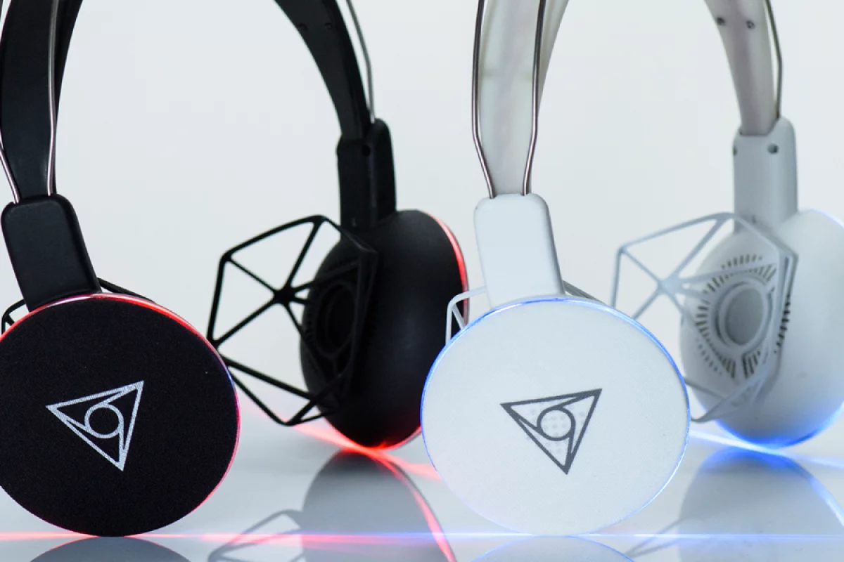 The Vie Shair headphones replace standard cushions with geometric 3D structures
