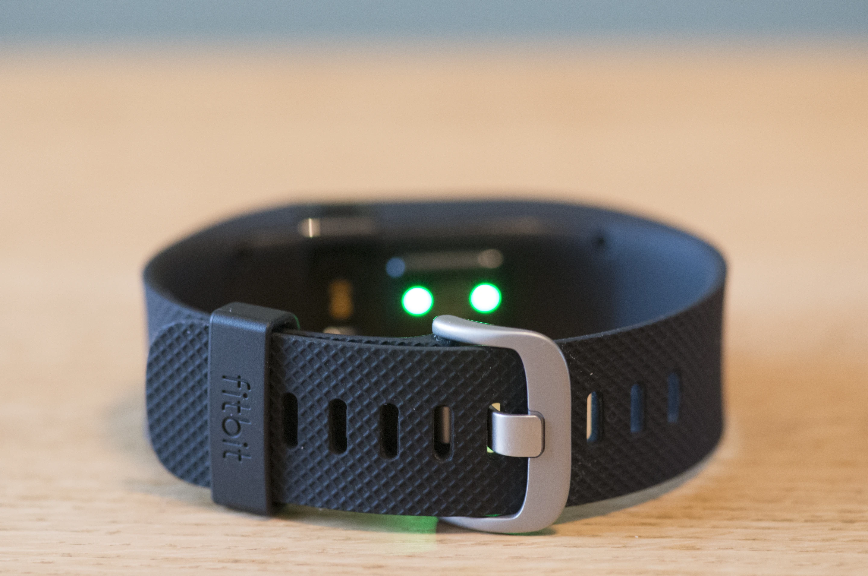 The traditional watch-style fastening of the Fitbit Charge HR felt secure (Photo: Gizmag/Simon Crisp)