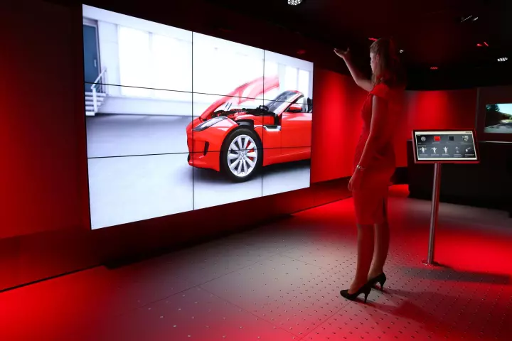 The Virtual Experience allows the customer to use intuitive movements to explore the vehicle