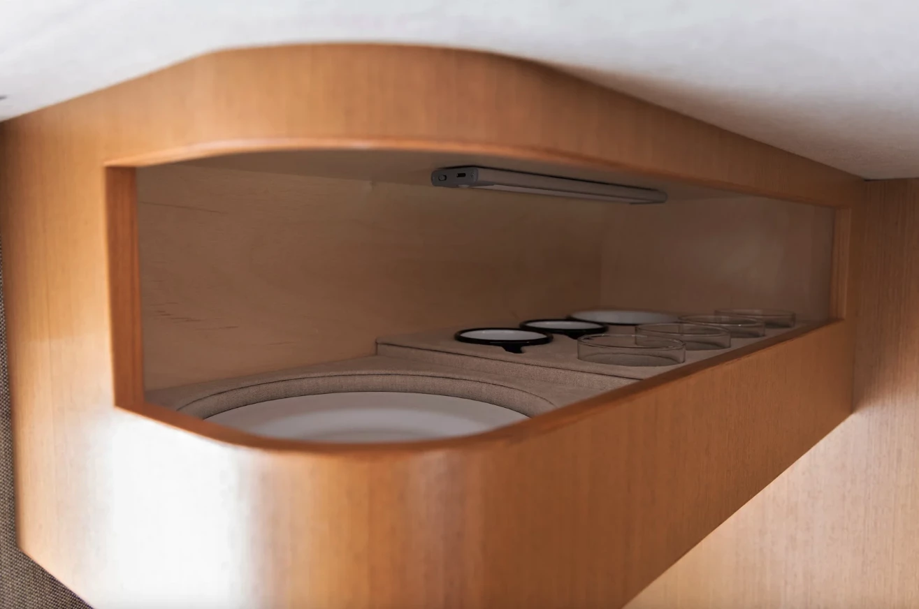 Tetravan gives dishes a clean, secure storage space