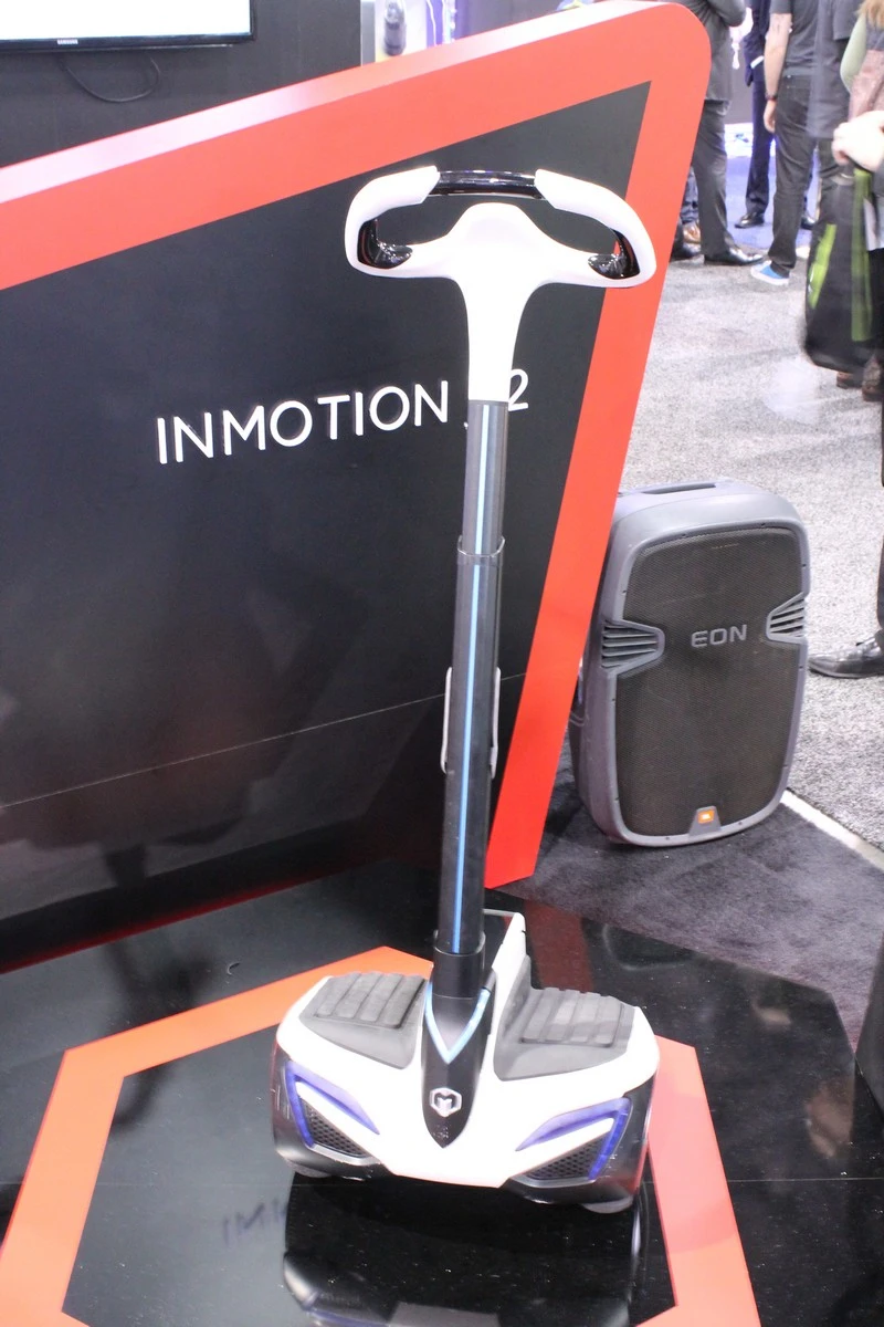 The R2 has a detachable handlebar (Photo: Eric Mack/Gizmag.com)