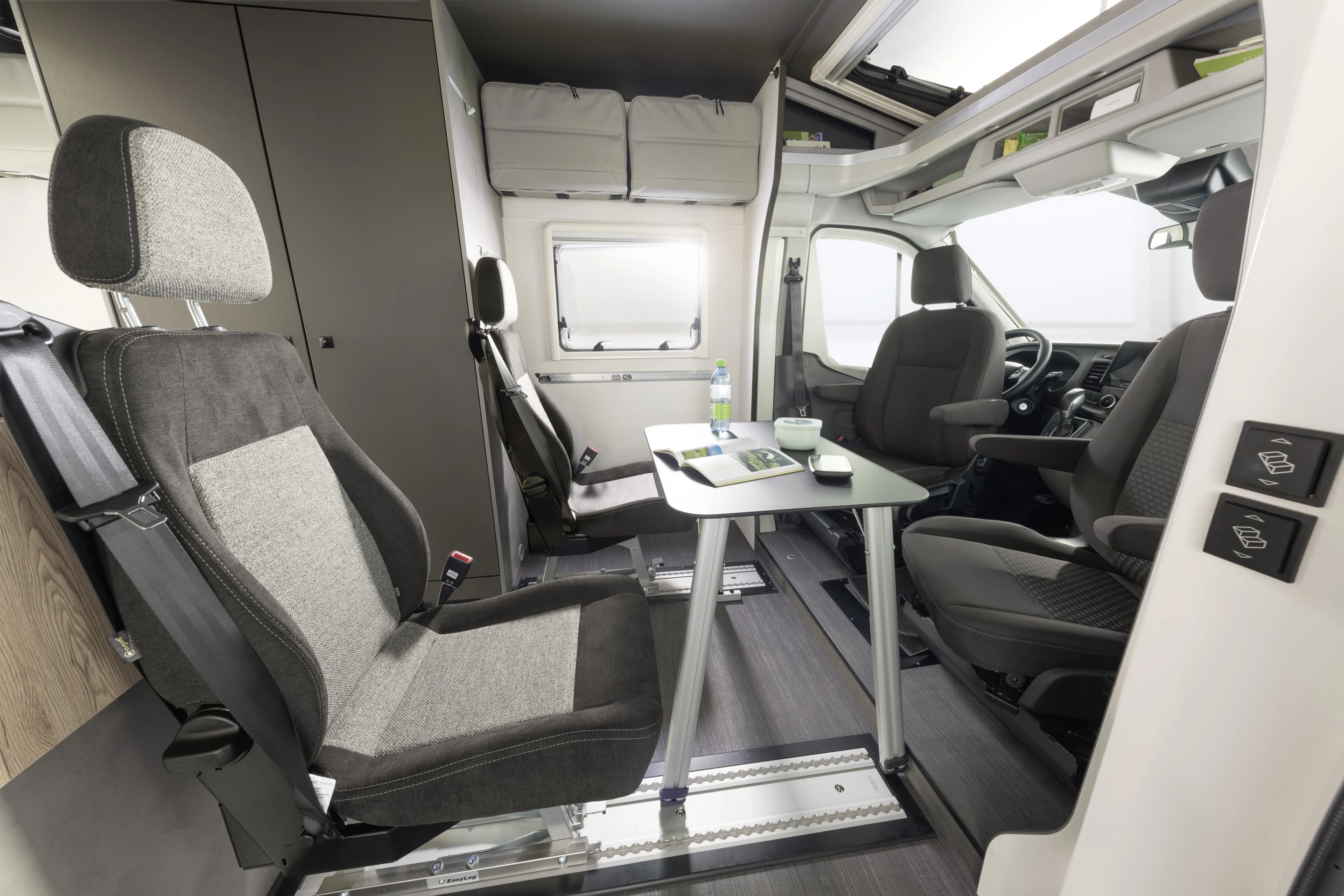 Available rear seats + dining table
