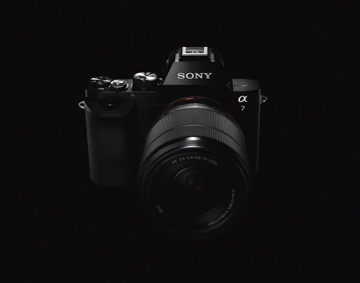The Sony α7 supports stills in JPEG and 14-bit RAW image formats