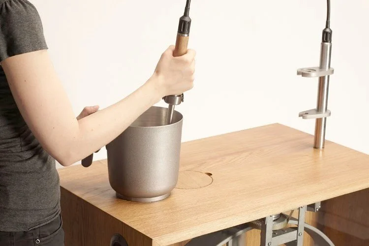 Using the hand blender without electricity