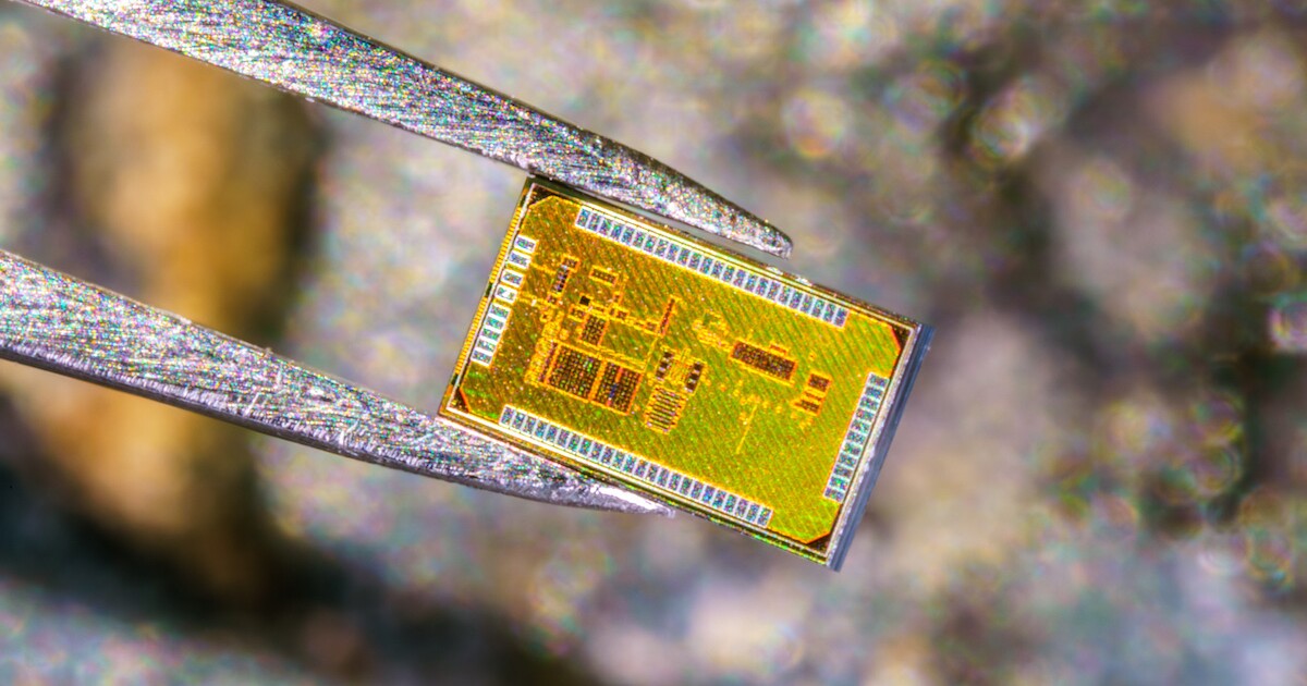 Software update and tiny chip could turn phones into full-on RFID readers Software update and tiny chip could turn phones into full-on RFID readers