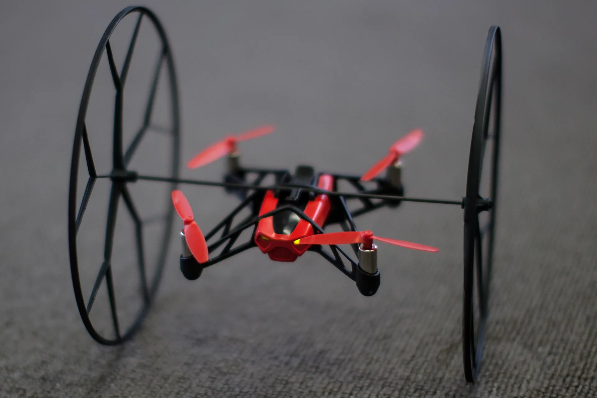 When the 90 minute charging process is complete, unplugging and setting the drone down on an even surface will see its fearsome red LED lights turn an agreeable green (Photo: Noel McKeegan/Gizmag)