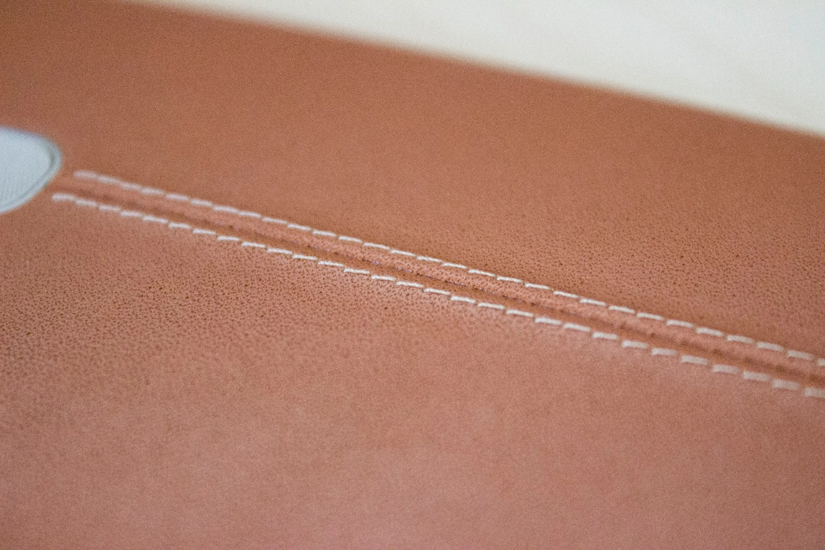 A closer look at the leather stitching on the G4's back (there are also plastic versions, coated with either metal or ceramic)
