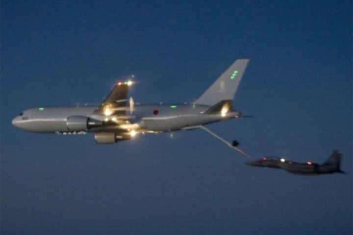 Boeing Completes First KC-767 Tanker Night Refueling