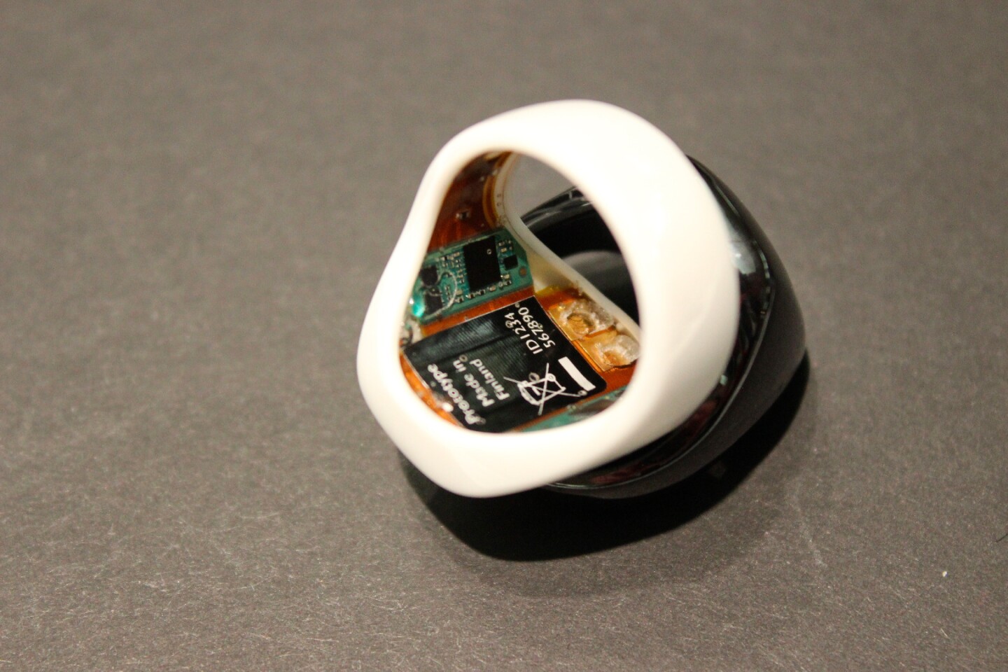 The Ōura ring in cutaway to show the workings