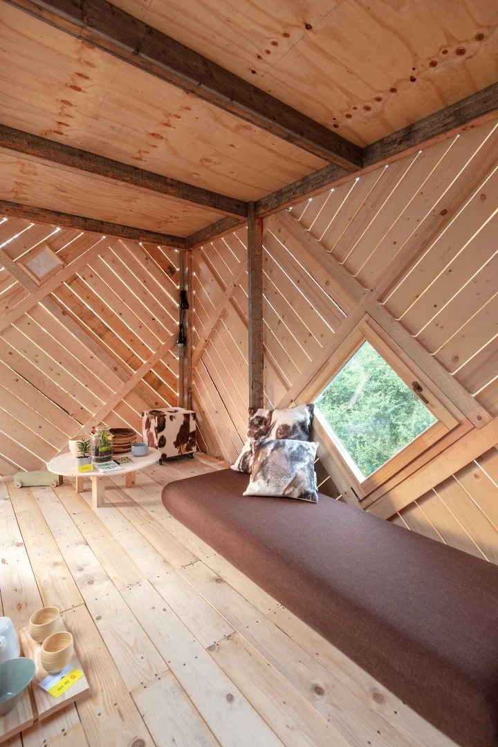I am a monument is a new take on an abandoned project from a previous Hello Wood camp
