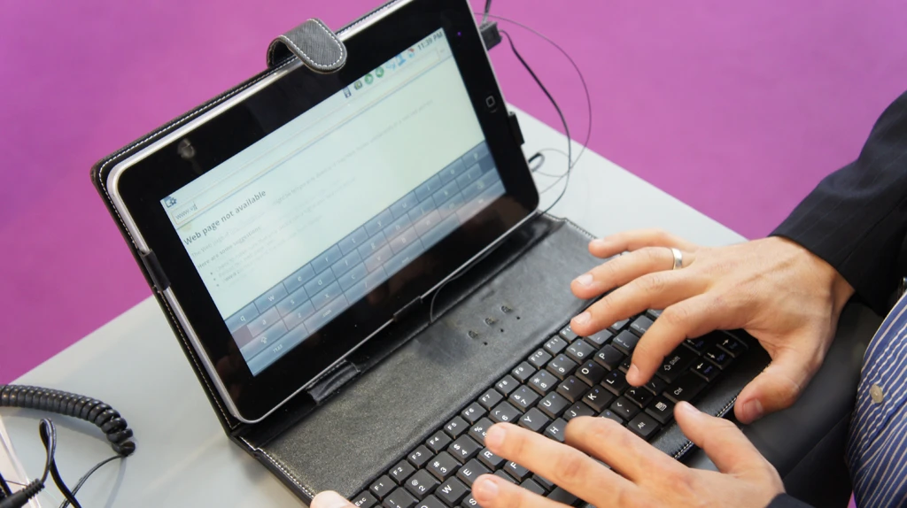 Gizmag tests the keyboard case at IFA
