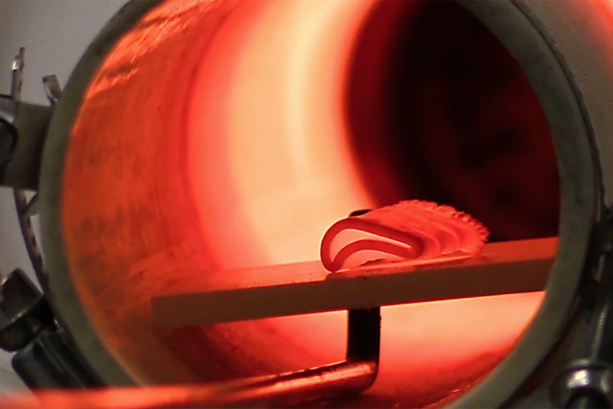 The process developed by the HRL team can create a ceramic material that is said to be ten times stronger than similar materials