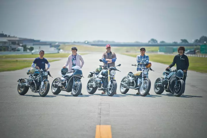 The four project nineT custom designers with their creations - and BMW Head of Vehicle Design Ole Stenegard in the centre with the standard R nineT