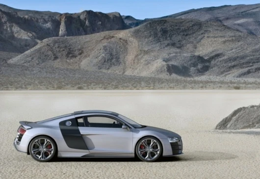 The concept uses the V12 6.0-litre bi-turbo TDI engine first seen in the forthcoming Q7 V12 TDI SUV, the 6.0-litre twin-turbo V12 with 500 bhp