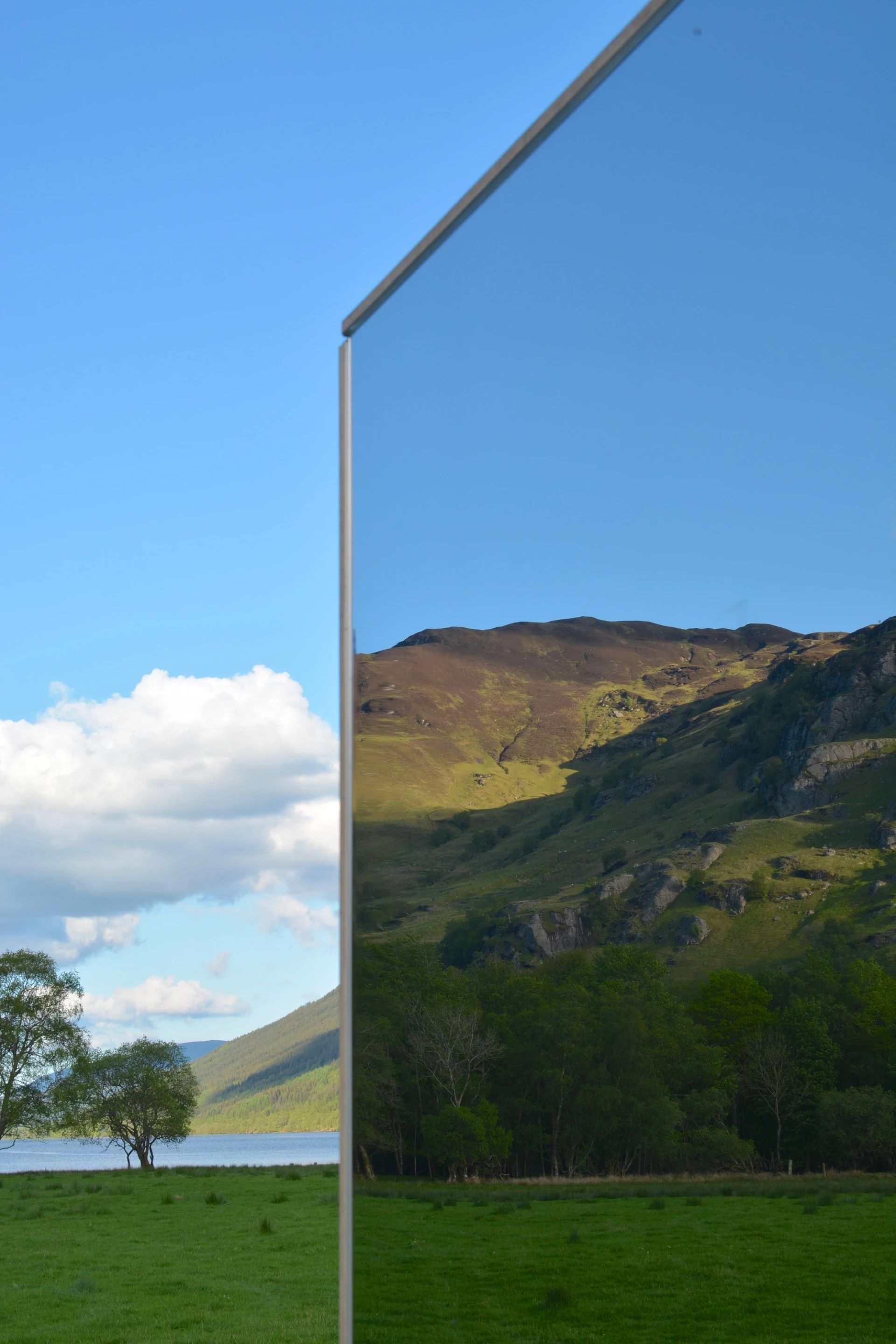 The Lookout was hand-built by Ritchie and Tyler using timber that was first fashioned into a frame and then clad in mirrored stainless steel (Photo: Daniel Tyler)