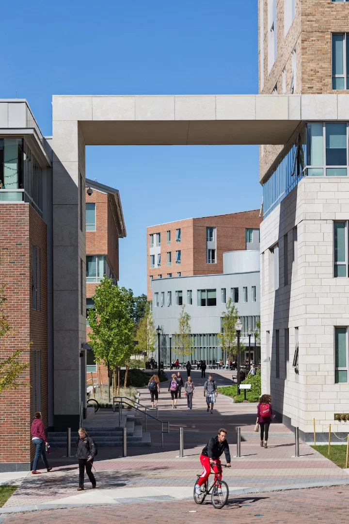 The Commonwealth Honors College in the University of Massachusetts was designed by William Rawn Associates, Architects. It comprises a mix of unit types that provides 1,500 beds in seven new buildings
