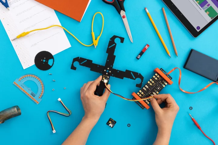 Middle schoolers can experiment with electromagnetism, thermodynamics, kinetics and kinematics courtesy of the Arduino Science Kit Physics Lab