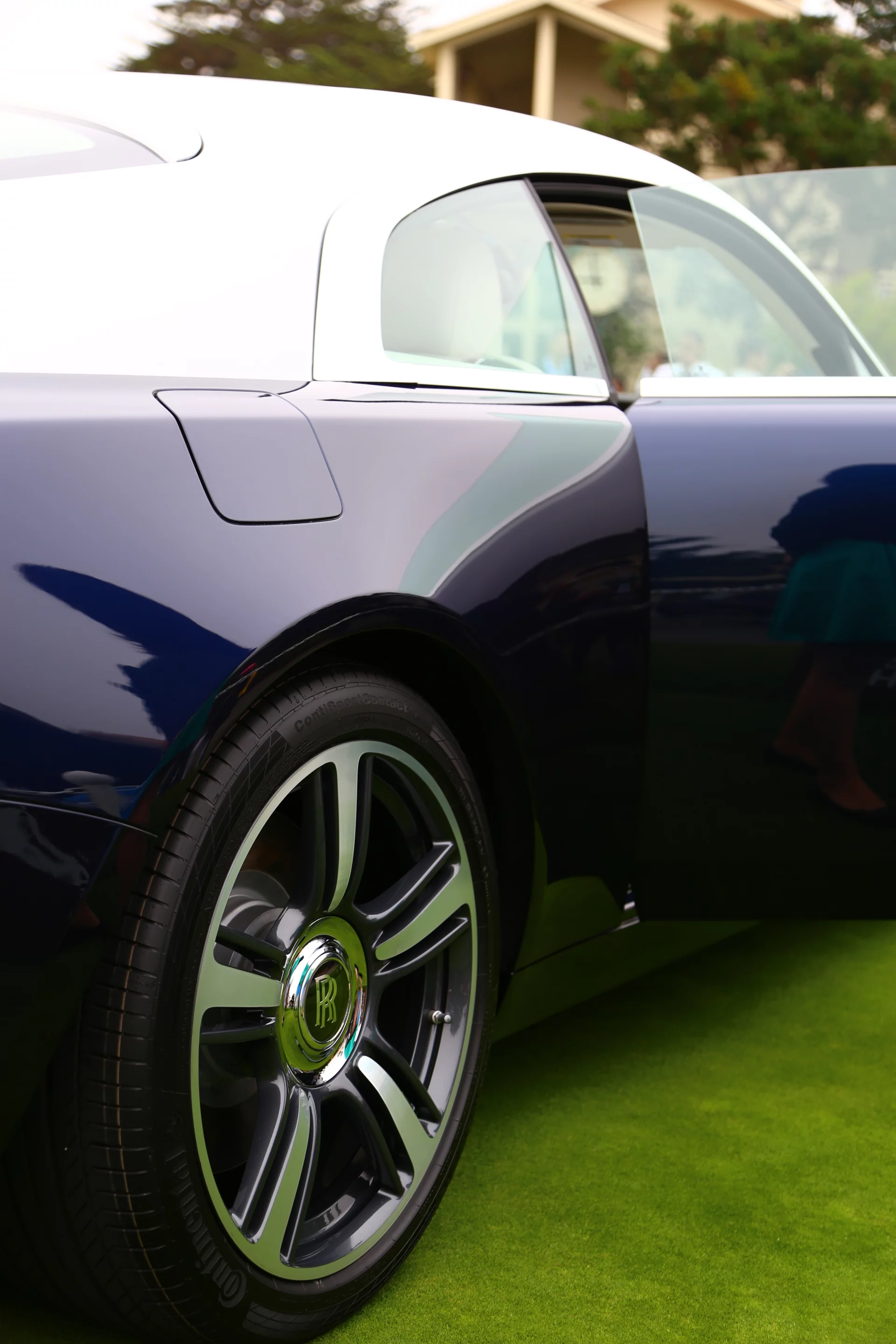 Rolls Royce Wraith will be available in 2014 with an anticipated sticker price of approximately US$300,000 (Photo: Angus MacKenzie/Gizmag.com)