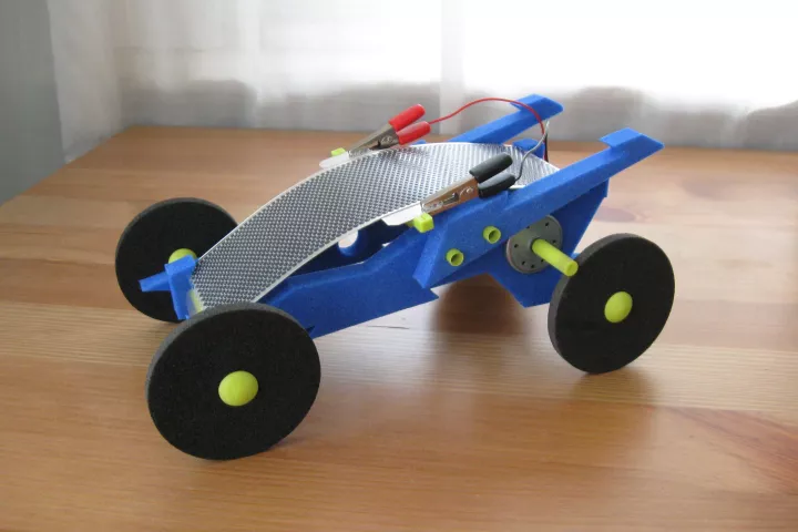 Gizmag reviews the Volta Racer solar-powered toy car