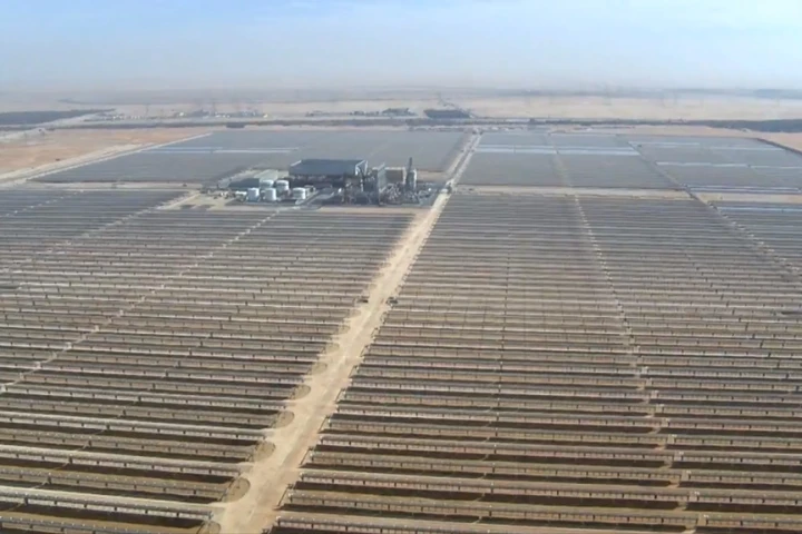 The Shams 1 concentrated solar power plant covers and area of 2.5 square km (1 sq mile)