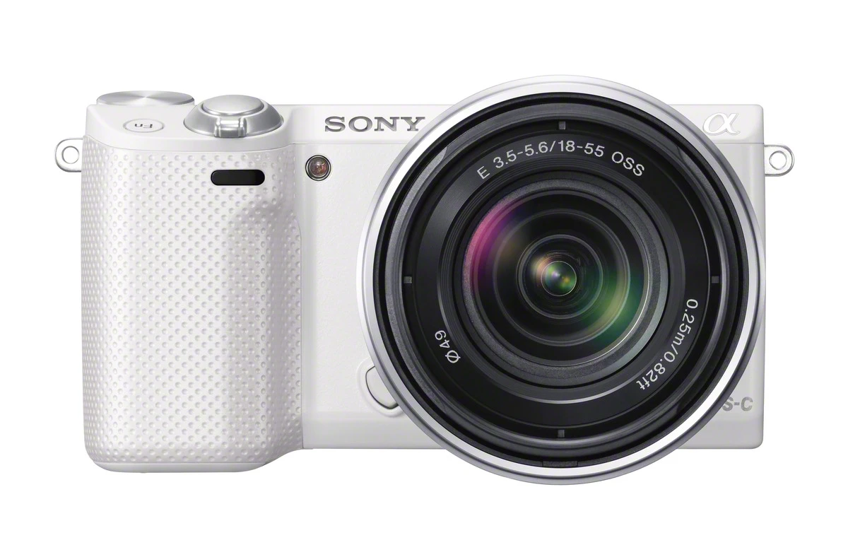 The Sony NEX-5R features a 16.1-megapixel APS-C image sensor