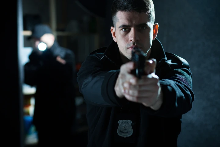 The device automatically triggers body cams when the officer draws their weapon