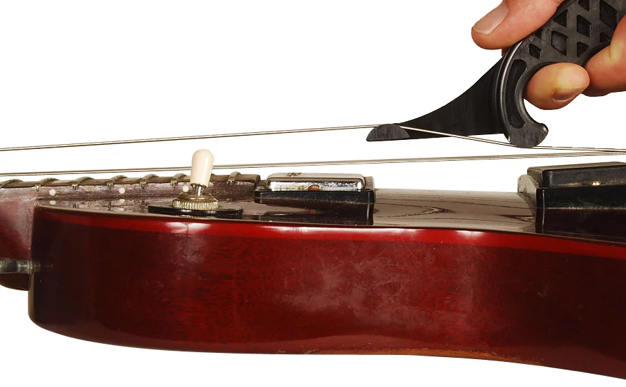 String Stretcha is a tool to consistently and evenly stretch and settle new guitar strings in a few minutes