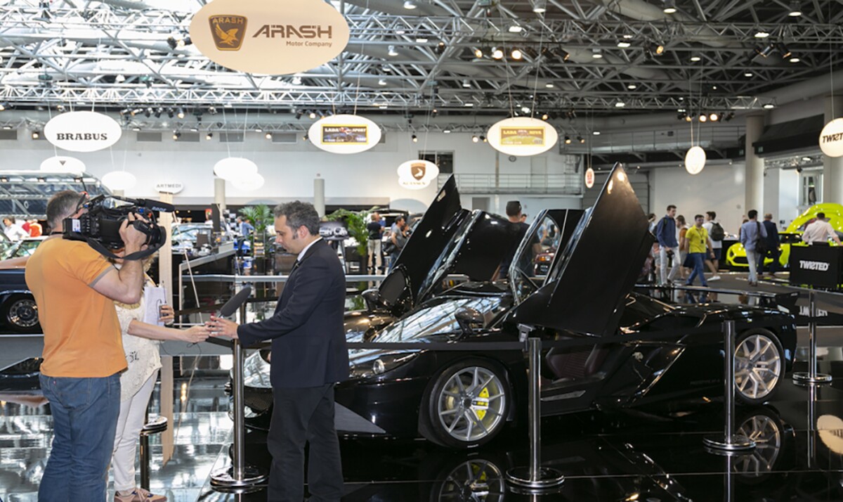 Arash first appeared on the New Atlas radar in 2016 when the 2000 horsepower AF10 Hybrid was first announced. The AF10 on show at Top Marques produced 2080 hp (1551 kW) with 900 hp contributed by the supercharged 6.2 liter V8 engine and 1180 hp (4 x 295 hp) from the four electric motors. Even more impressive was the AF10's maximum torque of 2280 Nm - 1200 Nm from the V8 and 1080 Nm (4 x 270 Nm) from the four electric motors. The AF10 can accelerate from 0 to 100 km/h in 2.8 seconds and has a claimed top speed of 323 km/h, with a price beginning at EUR€1.5 million.