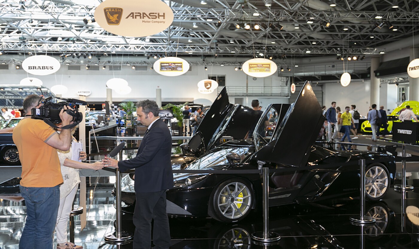 Arash first appeared on the New Atlas radar in 2016 when the 2000 horsepower AF10 Hybrid was first announced. The AF10 on show at Top Marques produced 2080 hp (1551 kW) with 900 hp contributed by the supercharged 6.2 liter V8 engine and 1180 hp (4 x 295 hp) from the four electric motors. Even more impressive was the AF10's maximum torque of 2280 Nm - 1200 Nm from the V8 and 1080 Nm (4 x 270 Nm) from the four electric motors. The AF10 can accelerate from 0 to 100 km/h in 2.8 seconds and has a claimed top speed of 323 km/h, with a price beginning at EUR€1.5 million.