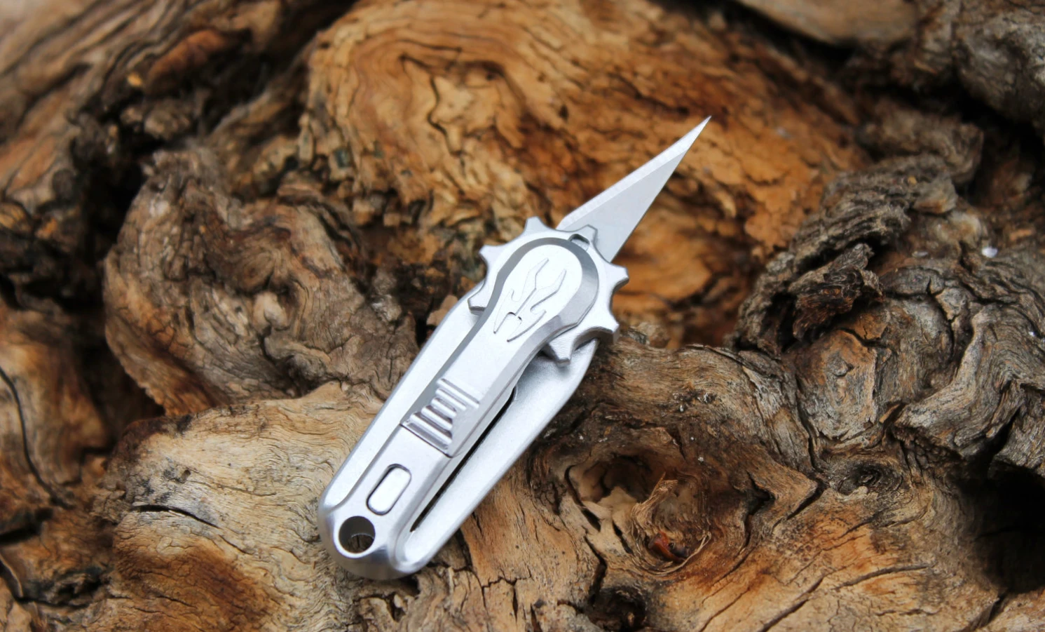 Korcraft is currently running a Kickstarter campaign for its Everyday Blade