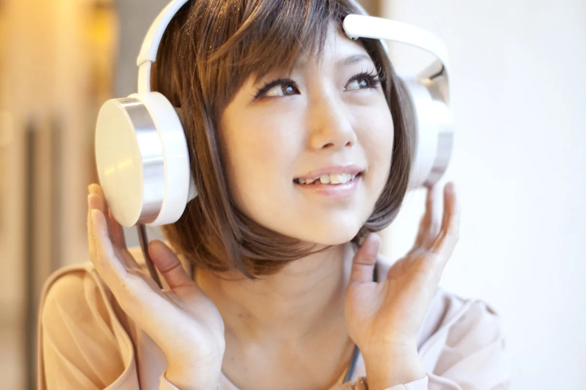 Developed by Neurowear, the Mico headphones use a brainwave sensor to detect the wearer's mood and then plays a song to match using a smartphone app