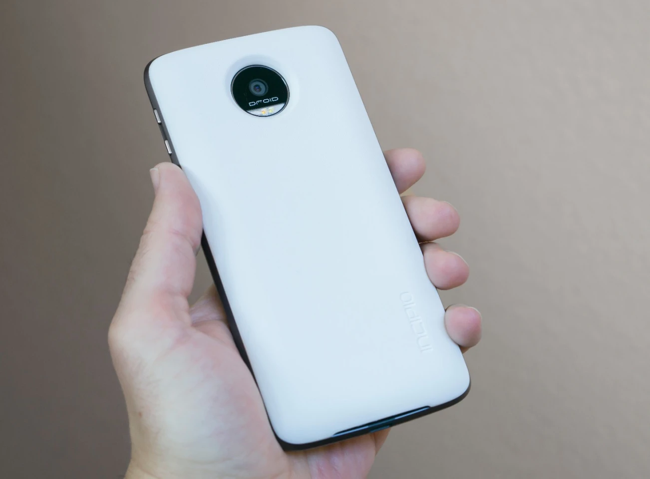 With power pack attached, either phone becomes a battery beast, without the bulk of a clunky battery case