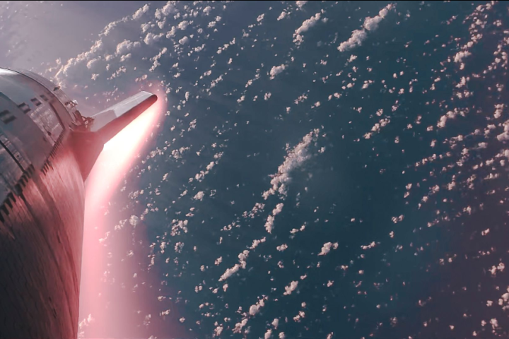 Starship reentering the atmosphere on Flight 3