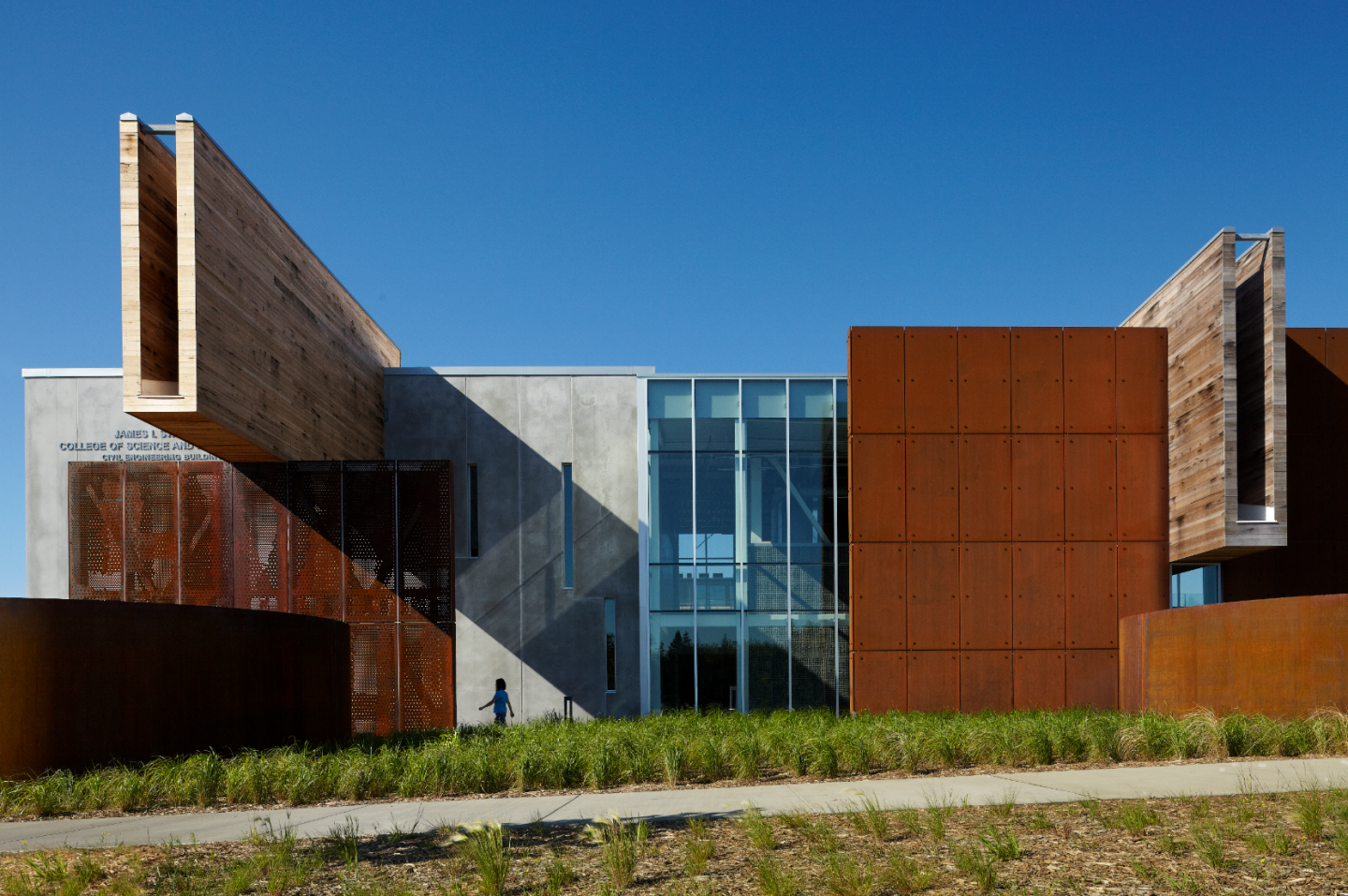 Swenson Civil Engineering Building, Duluth, Minnesota by Ross Barney Architects and SJA Architects (Photo: Kate Joyce Studios)