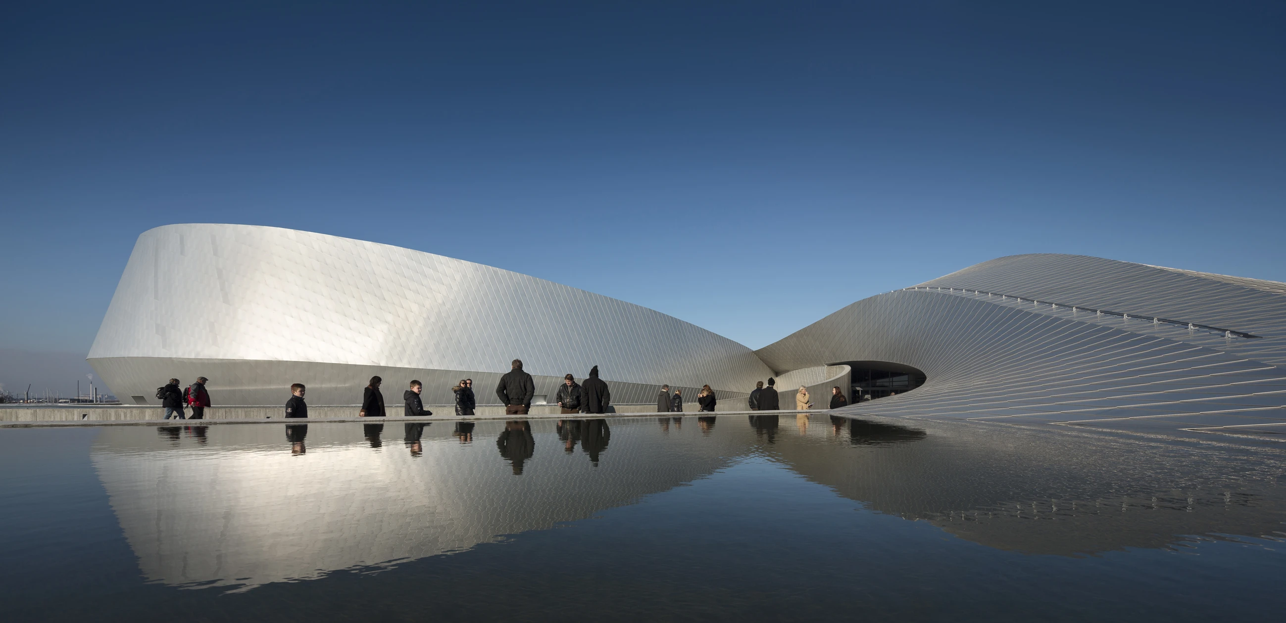 The Blue Planet Aquarium, Denmark, by 3XN Architects (Photo: Adamm Moerk)