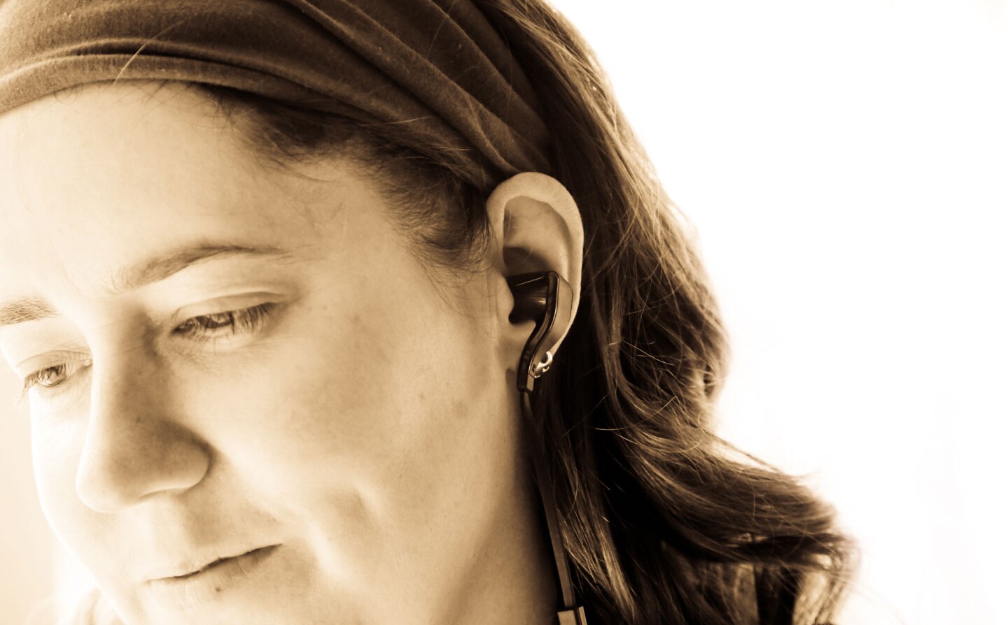 Plantronics BackBeat GO wireless earbuds (Photo: Gizmag)