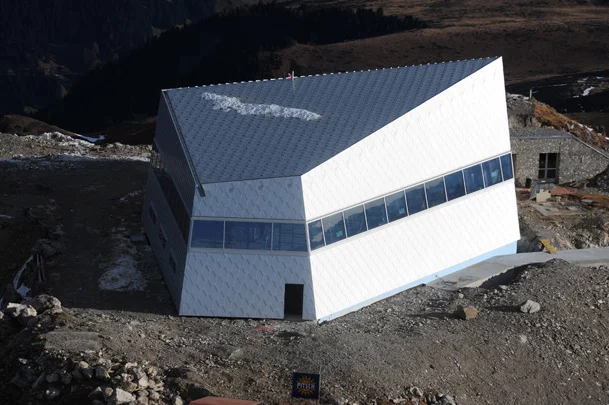 The summit restauarent from the air (Photo: Tilla Theus)