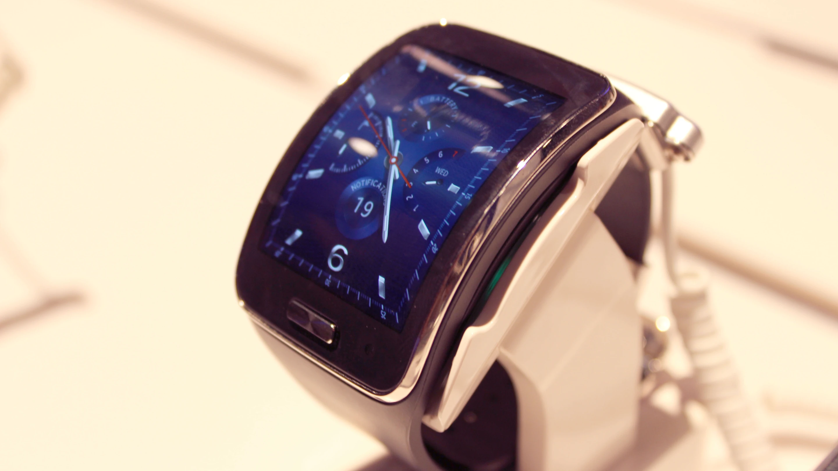 Samsung Gear S (Photo: Will Shanklin/Gizmag.com)