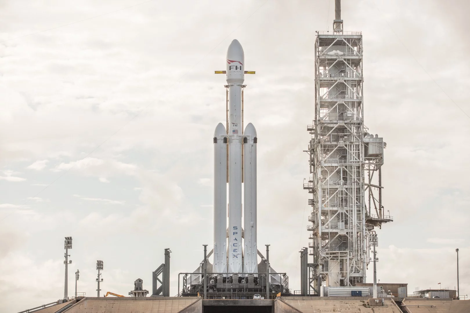 Falcon Heavy before static testing