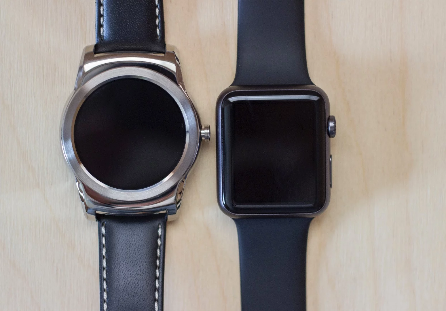 The Watch Urbane next to the much smaller Apple Watch (and this is the larger 42 mm Apple Watch) (Photo: Will Shanklin/Gizmag.com)