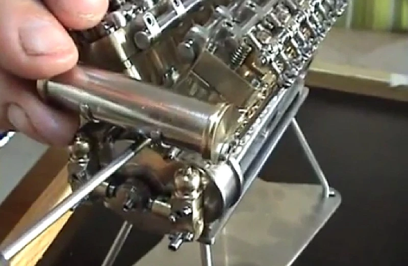 Patelo's miniature V12