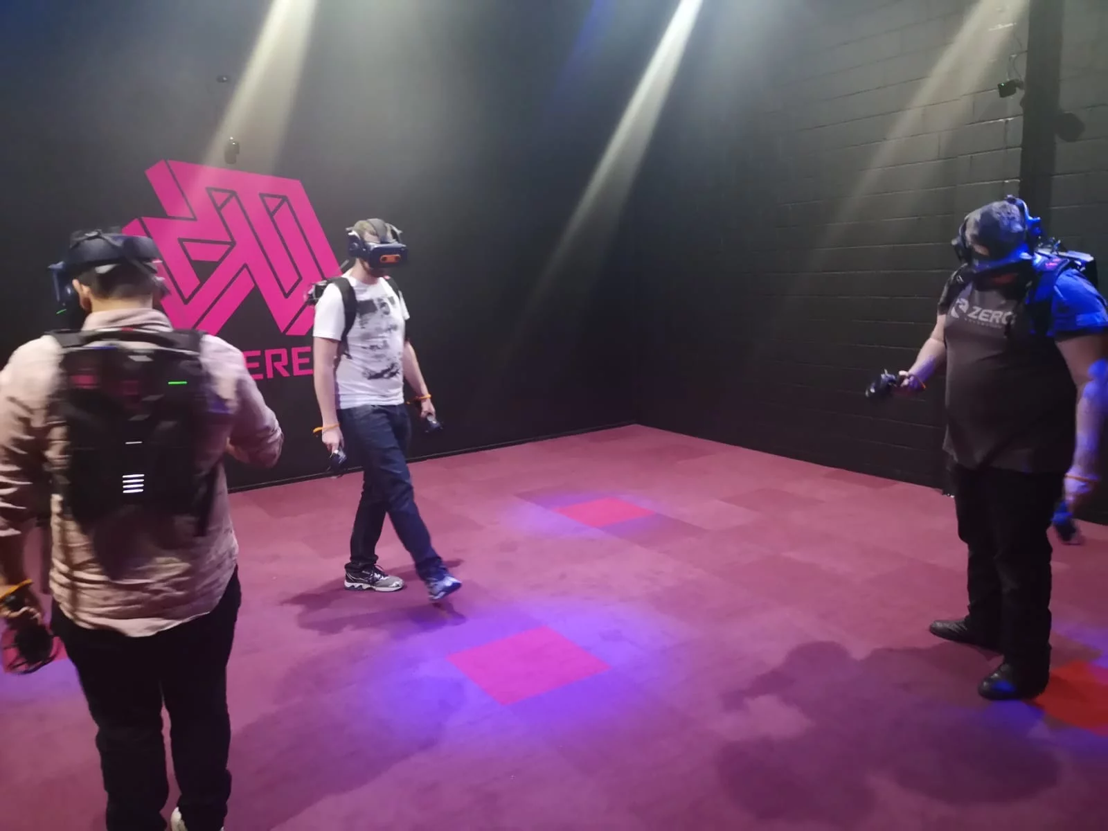 In Autron VR's escape rooms, players can walk freely around the space and explore