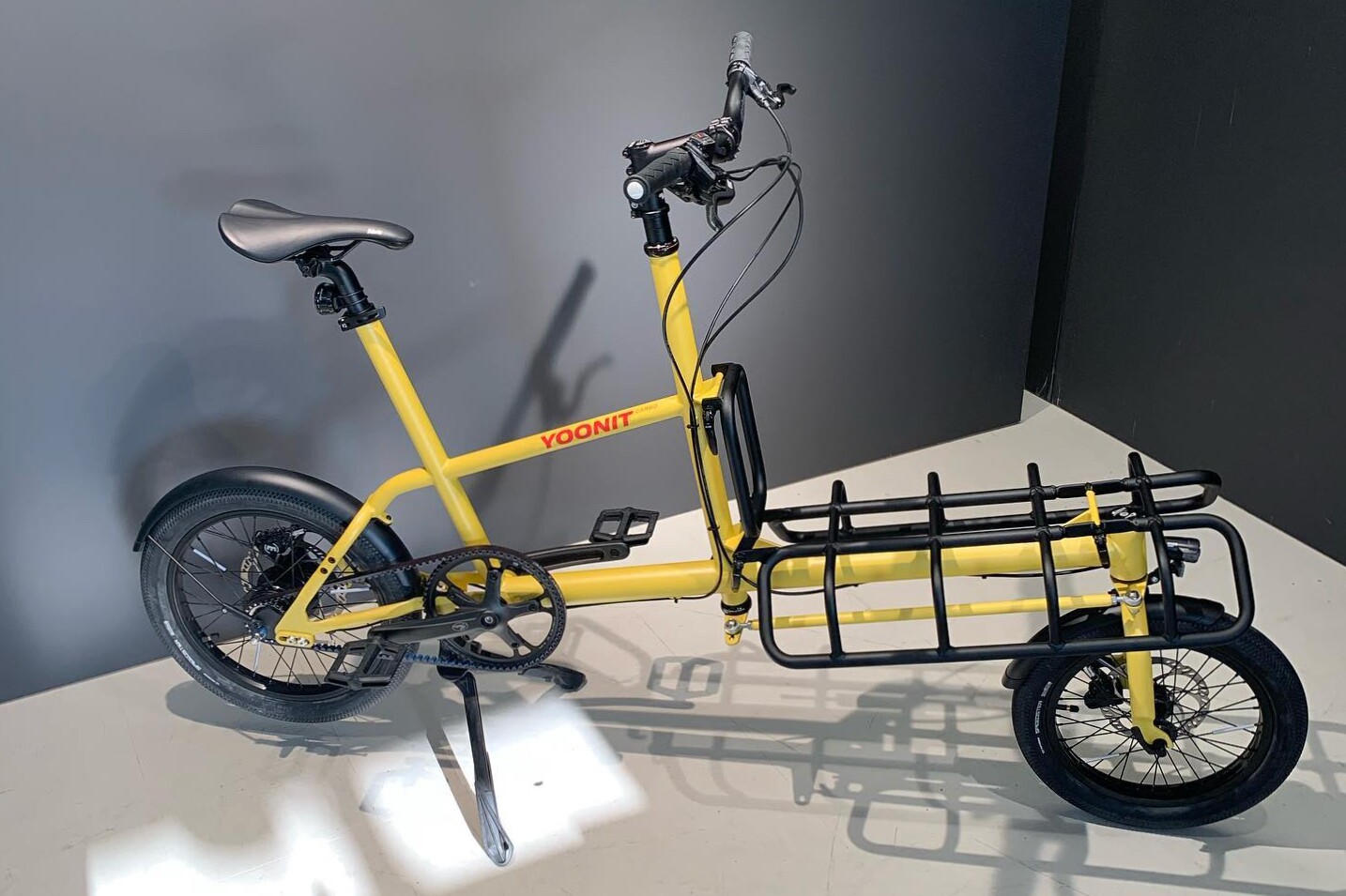 The Yoonit's chromoly steel frame fits riders measuring 160 to 200 cm tall (5'2" to 6'6")